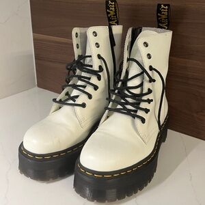 MINT like-new Dr. Martens Jadon 8-Eye White Boot Size 9